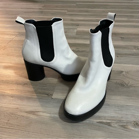 Ecco White and Black Ankle Boots - Picture 15 of 15